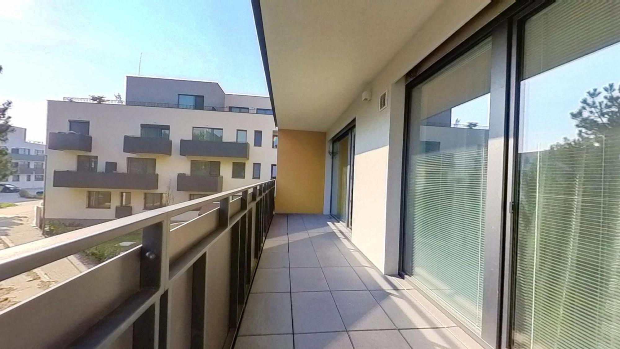 Air-Conditioned 2 Room Apartment, With Terrace, Rovinka 203 Exteriér fotografie