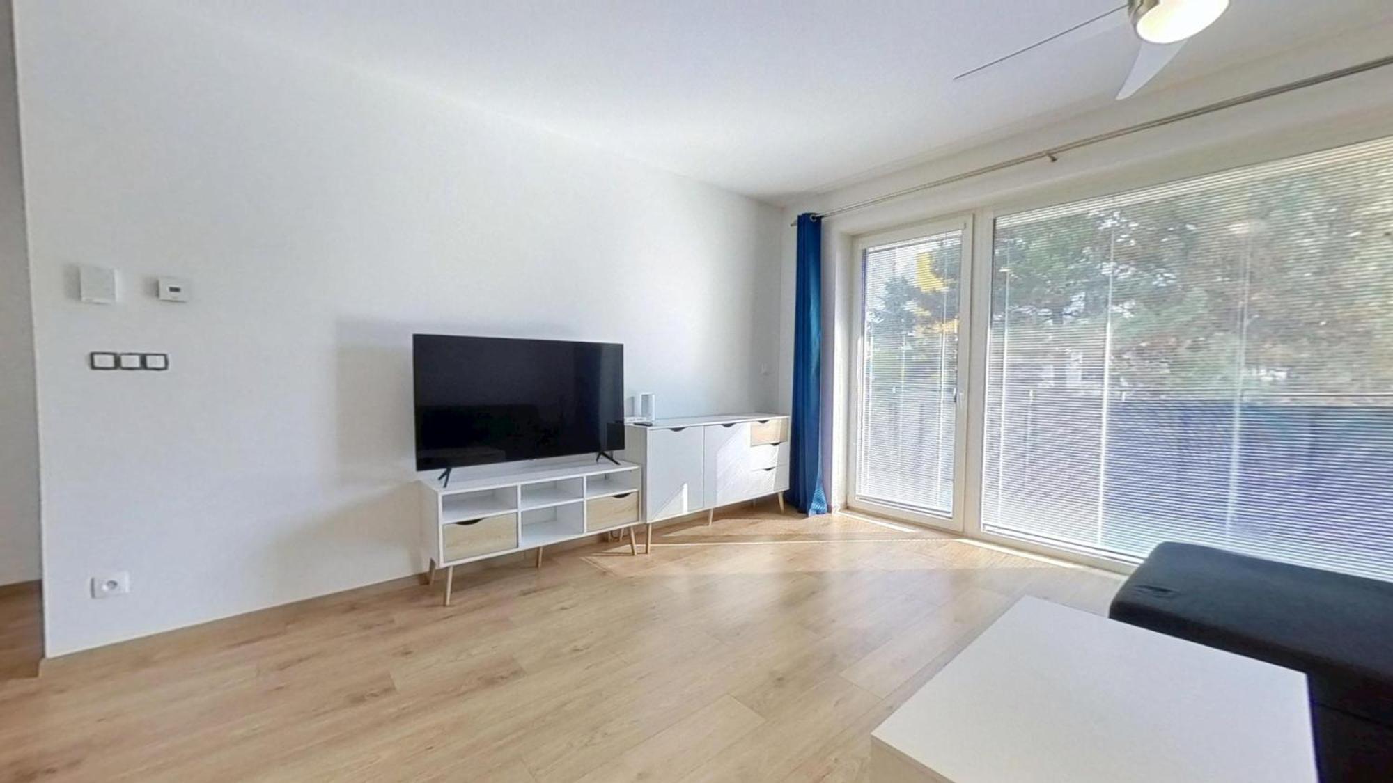 Air-Conditioned 2 Room Apartment, With Terrace, Rovinka 203 Exteriér fotografie