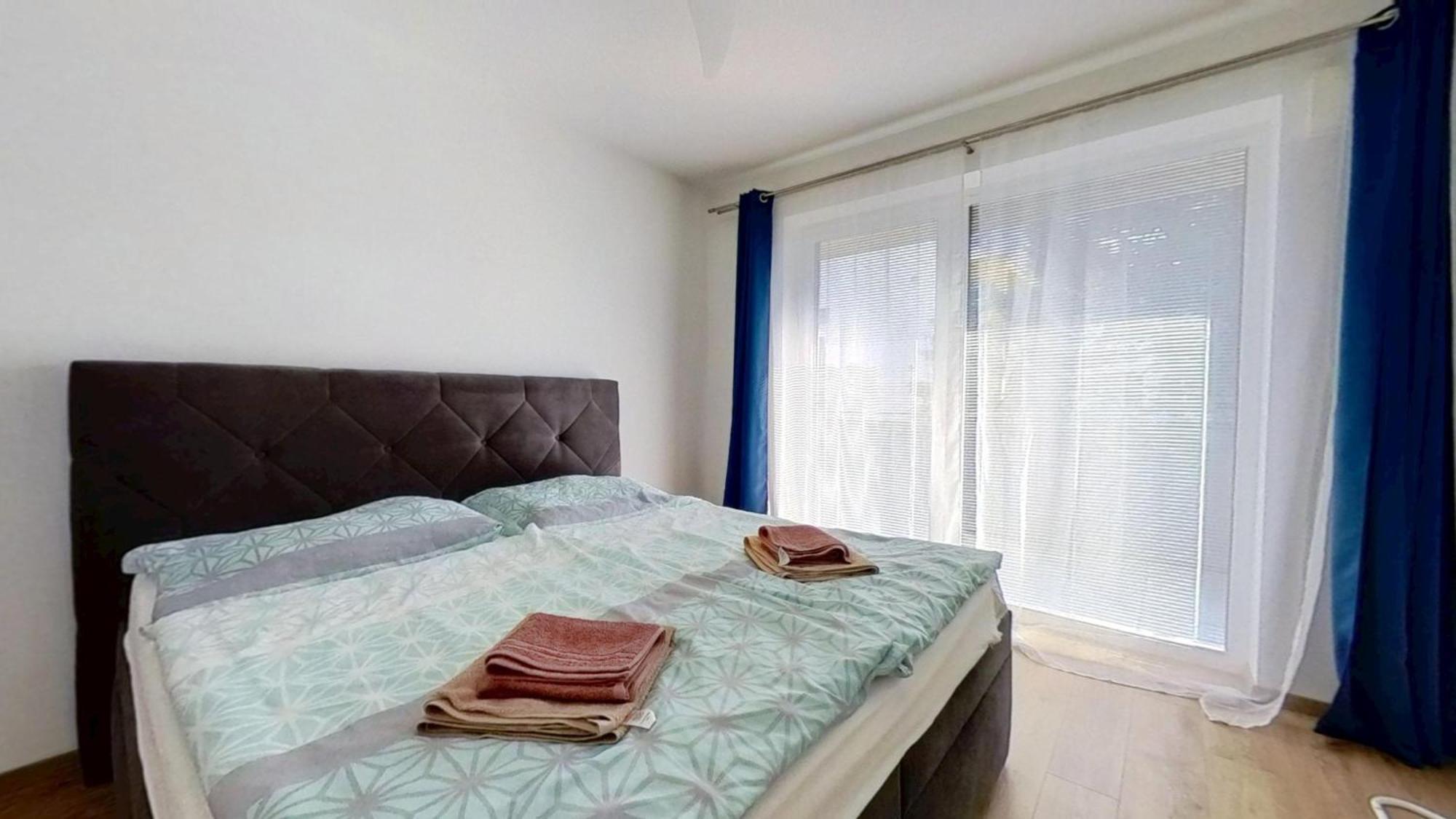 Air-Conditioned 2 Room Apartment, With Terrace, Rovinka 203 Exteriér fotografie