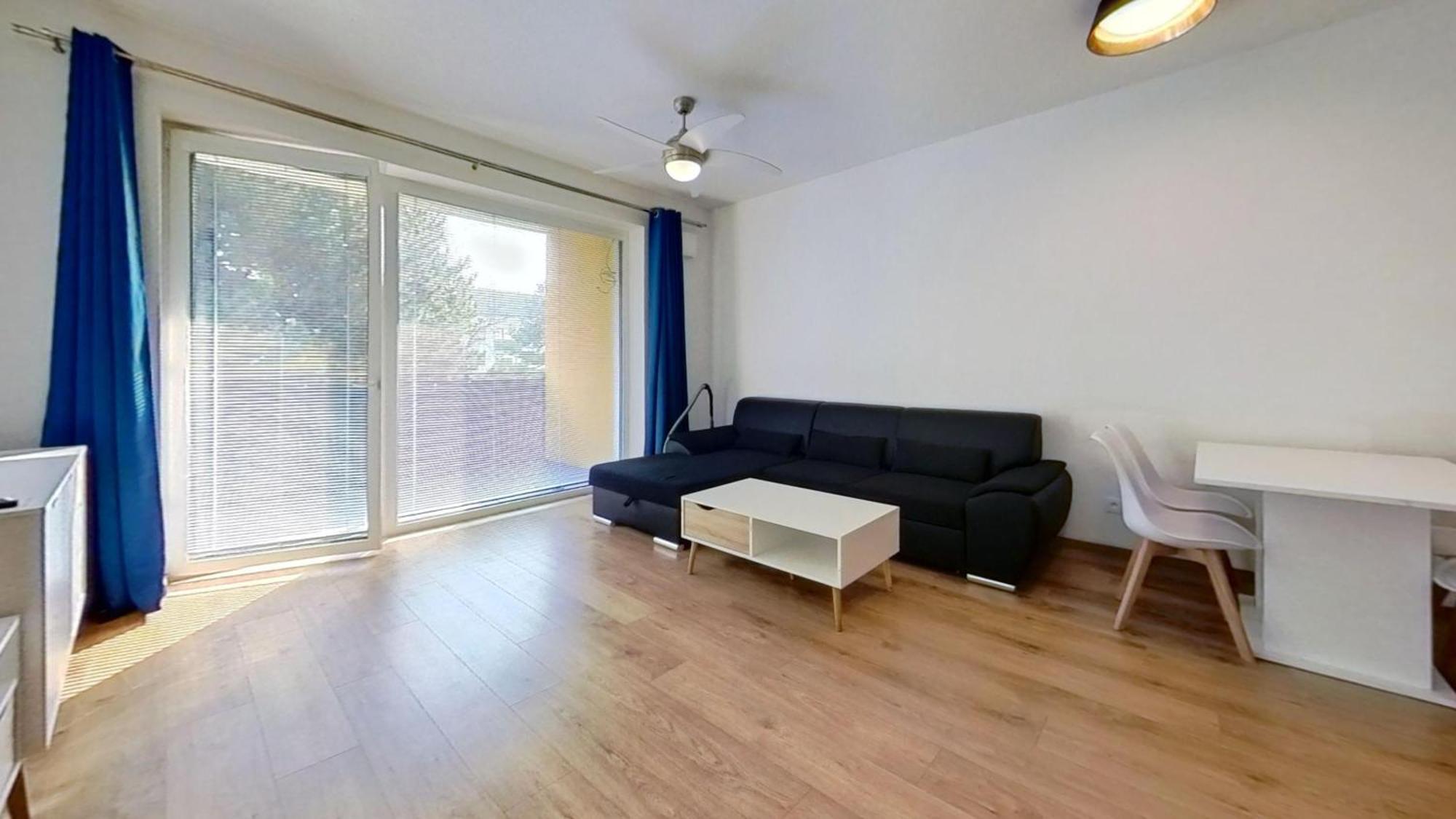 Air-Conditioned 2 Room Apartment, With Terrace, Rovinka 203 Exteriér fotografie