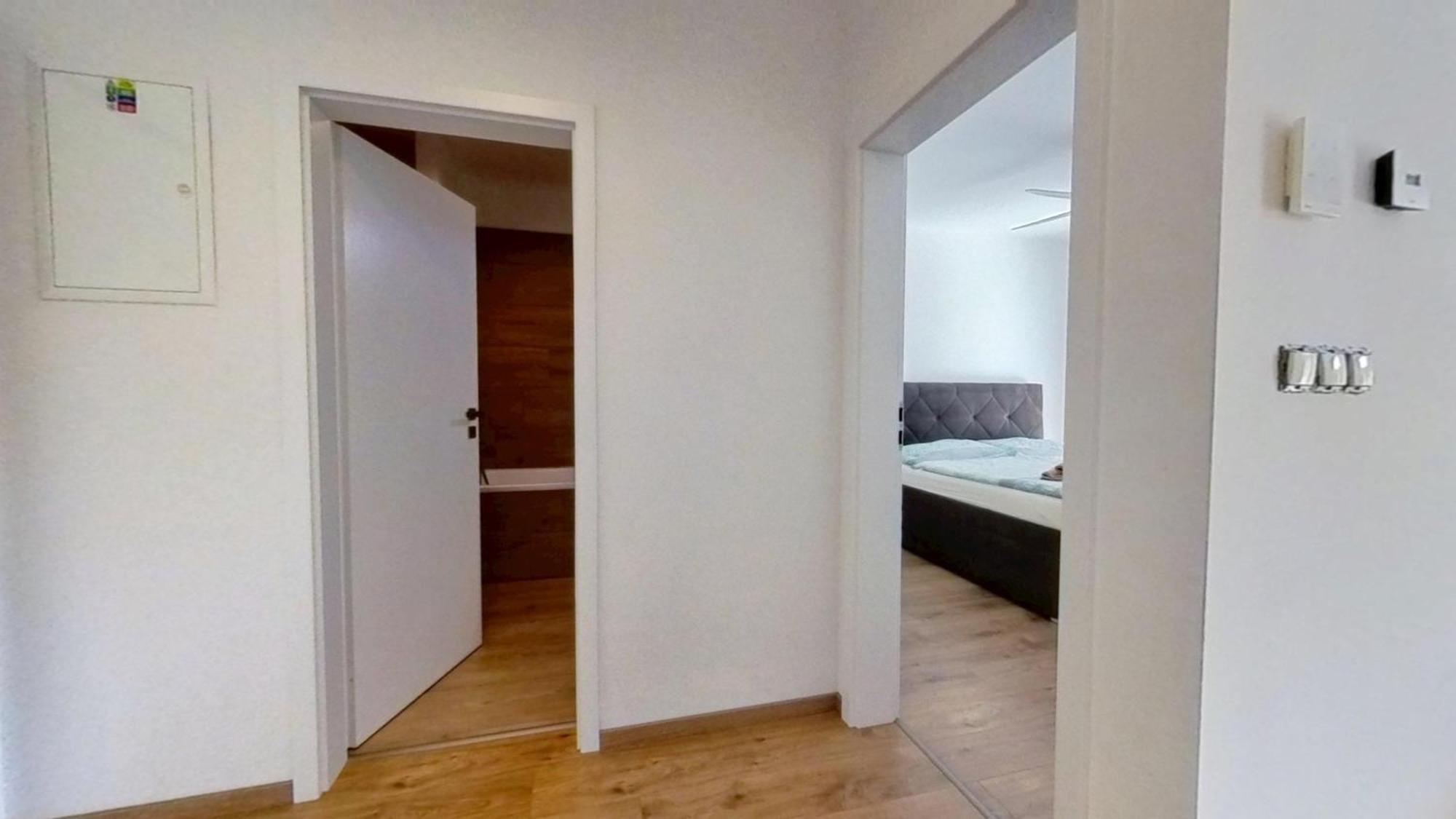 Air-Conditioned 2 Room Apartment, With Terrace, Rovinka 203 Exteriér fotografie