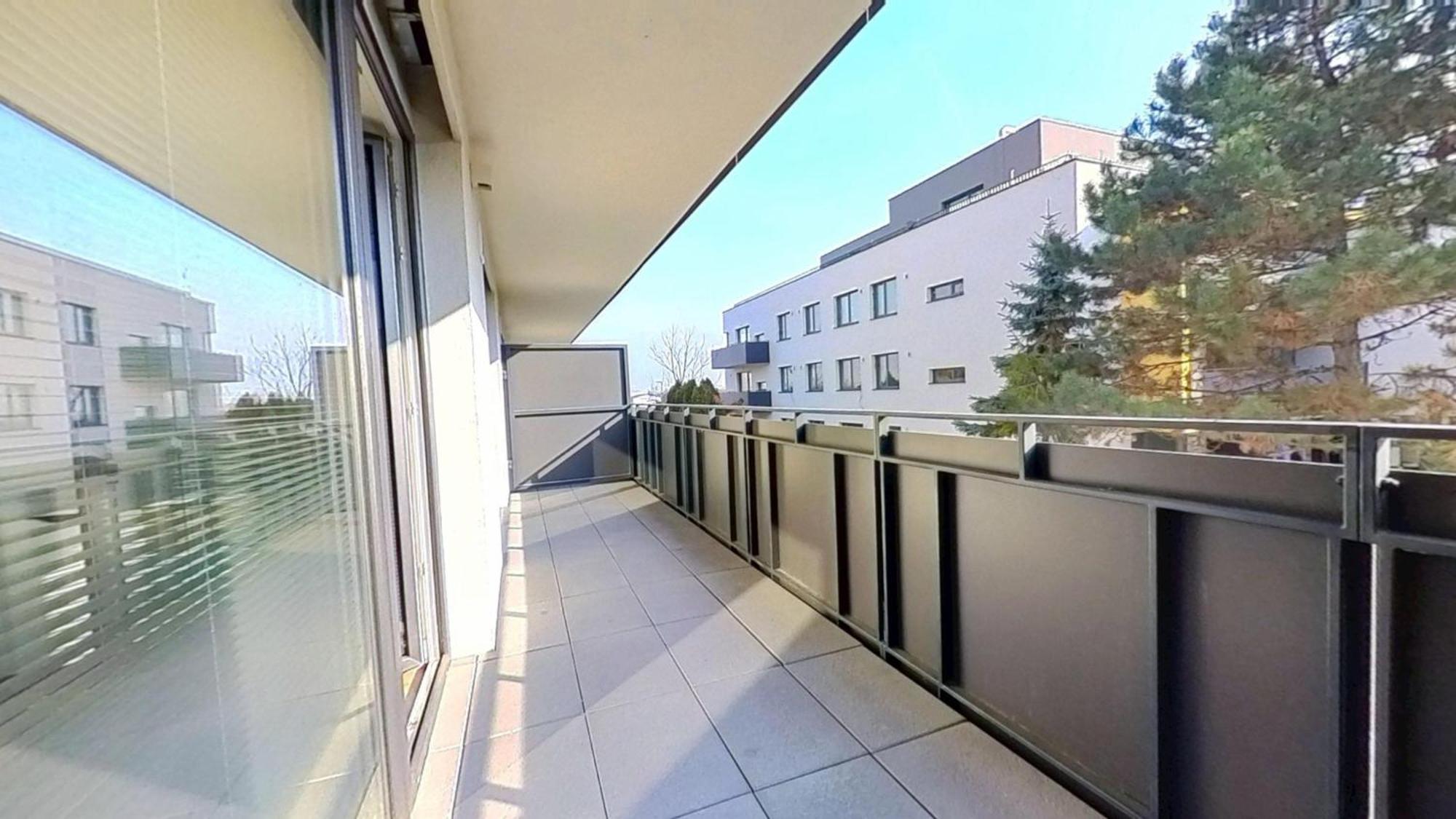 Air-Conditioned 2 Room Apartment, With Terrace, Rovinka 203 Exteriér fotografie