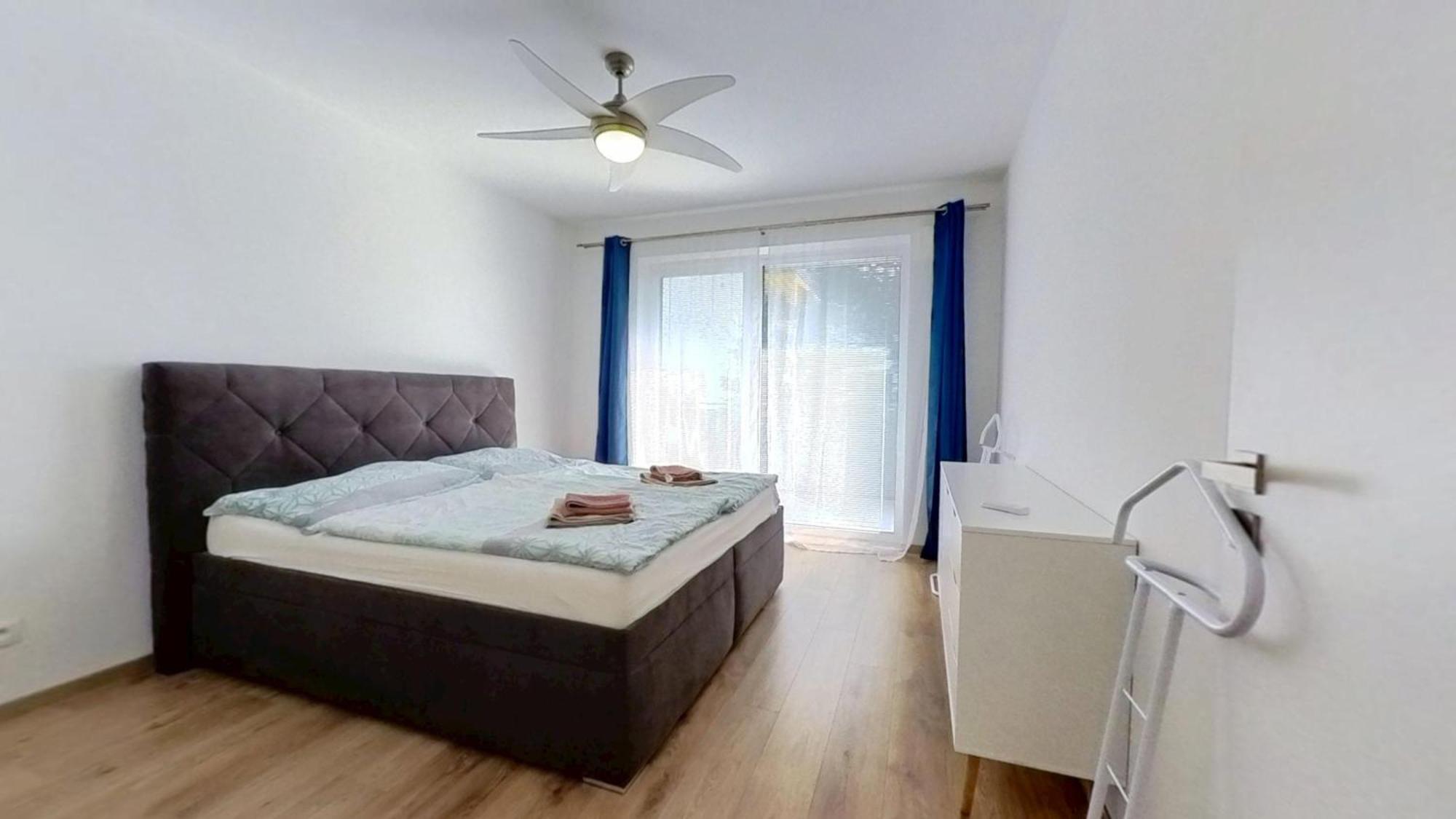 Air-Conditioned 2 Room Apartment, With Terrace, Rovinka 203 Exteriér fotografie